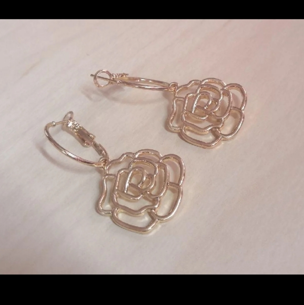 Flower-Rose Dangle Gold Earrings